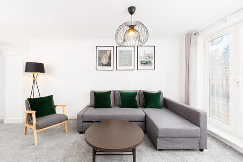 Newly Renovated - 4 Bedroom Anchor House - Close to JQ, Birmingham City Centre - Groups & Contractors House in Birmingham