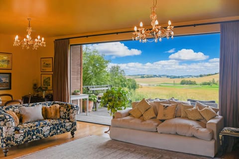 Lounge or bar, Seating area