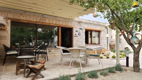 Property building, Restaurant/places to eat, Breakfast