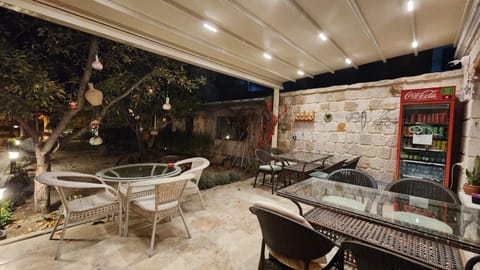 Property building, Restaurant/places to eat