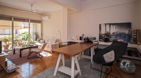 Restaurant/places to eat, Communal lounge/ TV room, Neighbourhood, Balcony/Terrace, Other
