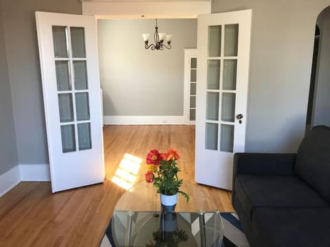 Seating area, Dining area