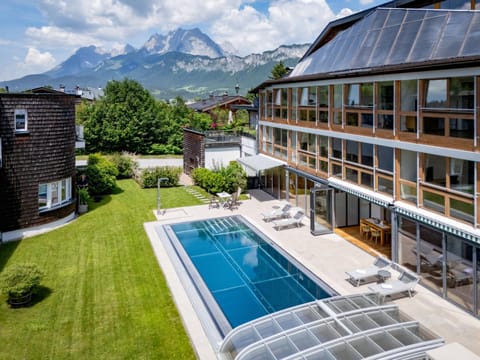 Property building, Garden, Mountain view, Pool view, Swimming pool