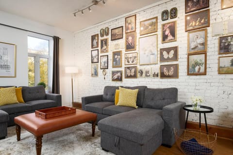 Living room, Seating area