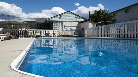 Swimming pool, Swimming pool