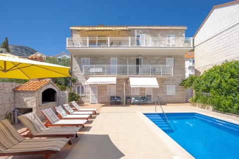 Apartments Bezmalinović 2 Apartment in Bol