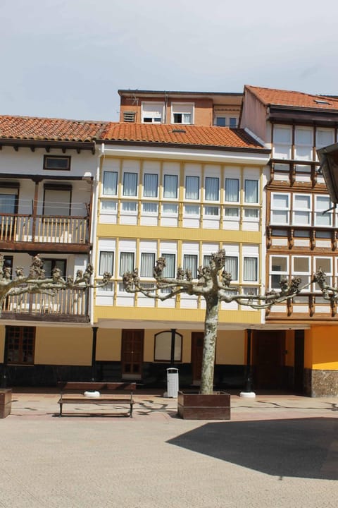 Property building, Facade/entrance, View (from property/room), Landmark view, Street view, Location, Quiet street view