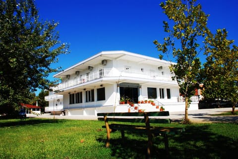 Property building, Day, Garden, Garden view