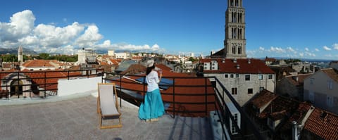 Nearby landmark, Summer, View (from property/room), Balcony/Terrace, On site, City view, Landmark view, Sea view, Sunset