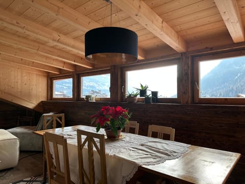 Natural landscape, Living room, Seating area, Dining area, Mountain view
