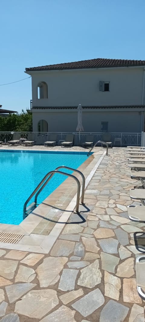 Property building, Swimming pool, sunbed