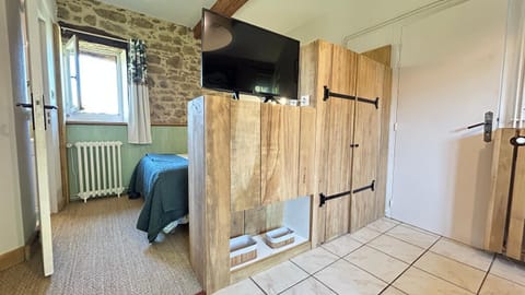 Kitchen or kitchenette, wardrobe