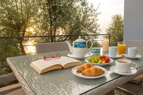 Balcony/Terrace, Food and drinks, Breakfast