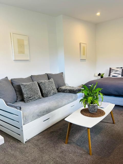 Bed, Living room