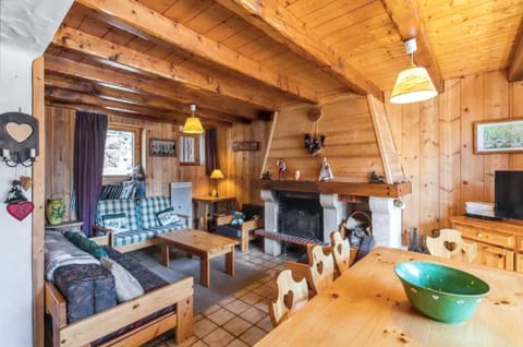 Chalet chaleureux à Champagny-en-Vanoise avec jacuzzi Chalet in Champagny-en-Vanoise