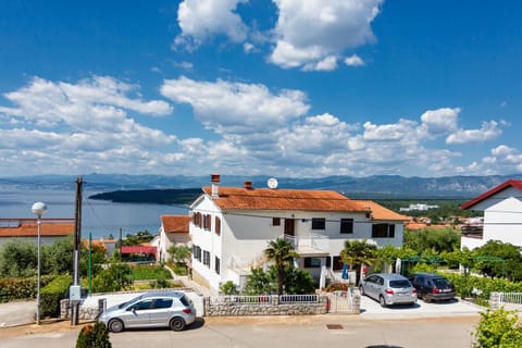 Sea view, Street view