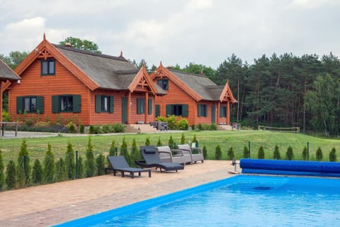 Property building, Day, Pool view, Swimming pool