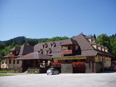 Facade/entrance