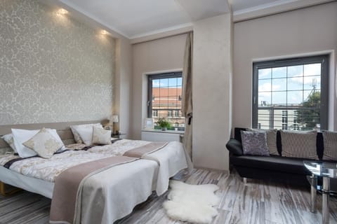 Bed, Photo of the whole room, Seating area, City view