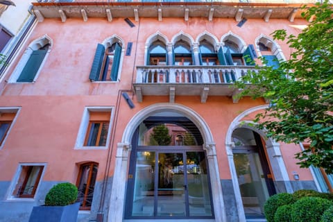 Property building, Facade/entrance