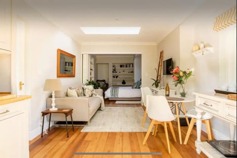 Living room, Photo of the whole room, Seating area, Dining area