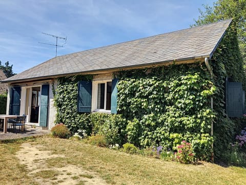 Maison Plain-Pied avec Jardin, 500m Plage, 3 Ch, 6 Pers, WiFi, Stationnement, Proche Mont-Saint-Michel - FR-1-361-160 House in Jullouville