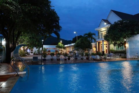 Swimming pool