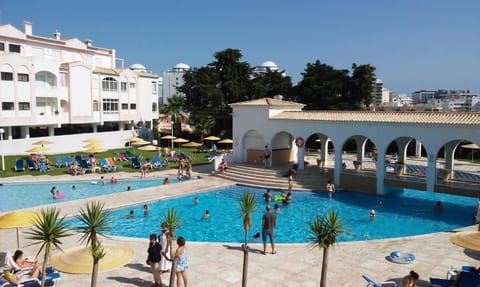 Restaurant/places to eat, Day, Summer, Lounge or bar, Pool view, Swimming pool, Swimming pool, Family, Family