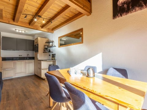 Charmant duplex 8 pers. skis aux pieds à Méribel Mottaret, balcon, cuisine équipée, animaux admis - FR-1-355-141 Apartment in Les Allues