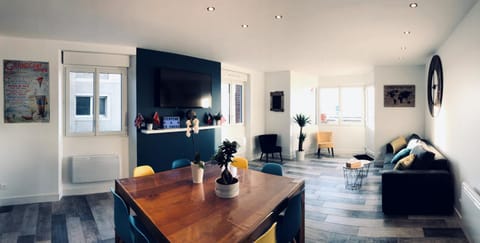 Communal lounge/ TV room, Dining area