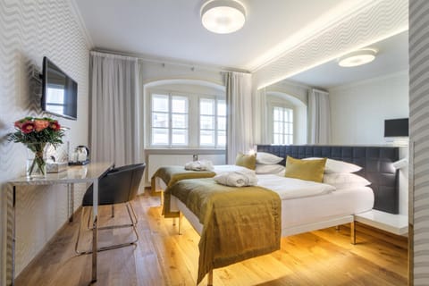 Bed, TV and multimedia, Photo of the whole room
