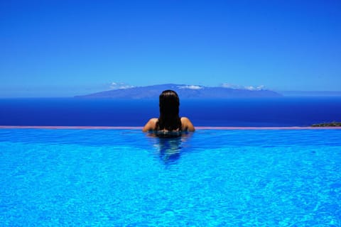 Pool view, Sea view
