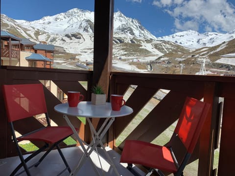 Day, Summer, Balcony/Terrace, Balcony/Terrace, On site, Mountain view