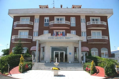 Facade/entrance, View (from property/room)