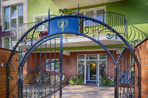 Property building, Facade/entrance, Day