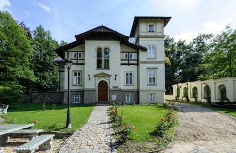 Property building, Hot Tub