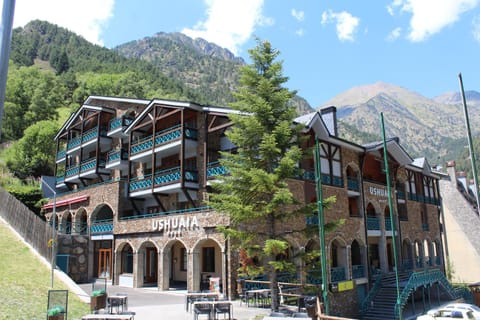 Property building, Natural landscape, Mountain view
