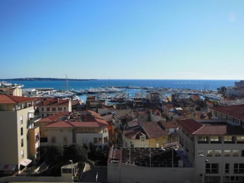 City view, Sea view