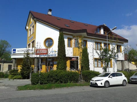 Facade/entrance