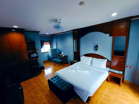 Bed, Photo of the whole room, Bedroom, wardrobe