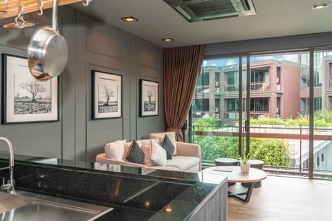 Day, Living room, Seating area