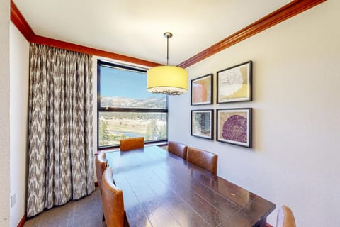 Resort at Squaw Creek 808 Apartment in Palisades Tahoe (Olympic Valley)