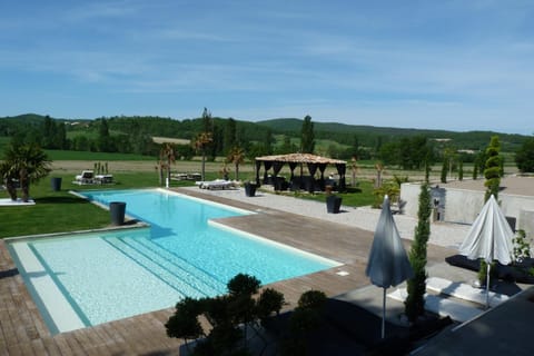 Day, Pool view