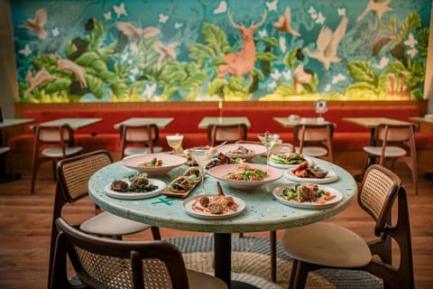 Restaurant/places to eat, Food and drinks, Food