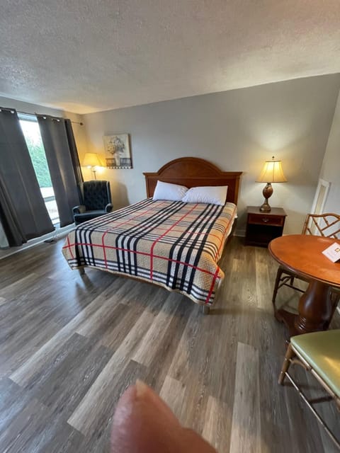 ANS INN & SUITES Inn in Winchester