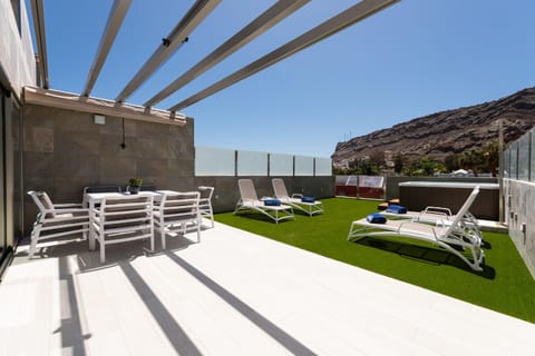 Hot Tub, View (from property/room), Balcony/Terrace
