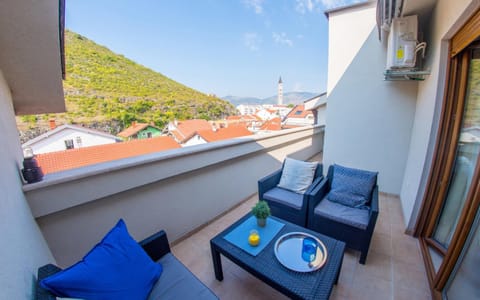 View (from property/room), Balcony/Terrace, City view, Mountain view, Street view