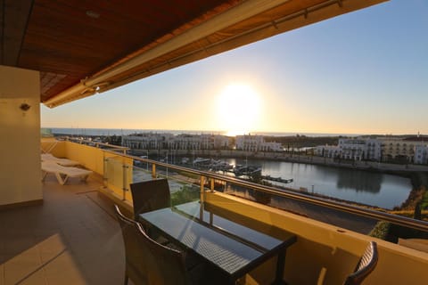 Pool view, Sea view