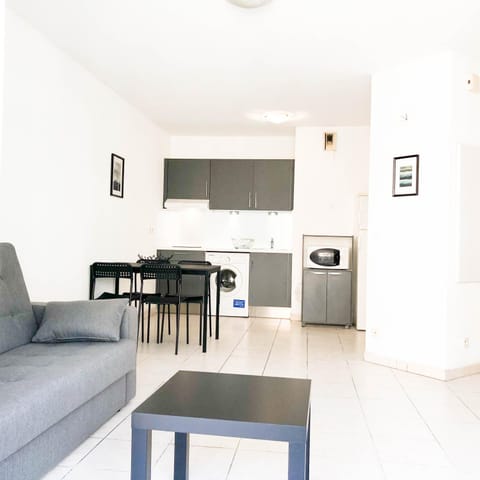 Kitchen or kitchenette, Living room