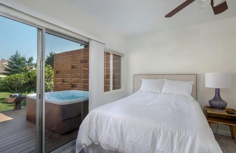 Bed, Garden, Hot Tub